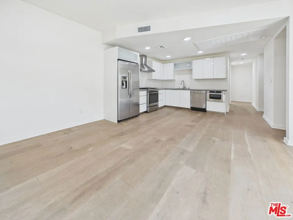 850 Crenshaw Boulevard #402 Los Angeles, CA 90005