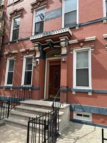 942 WILLOW AVE