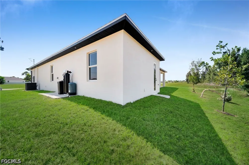 NE 9th Place Cape Coral, FL 33909