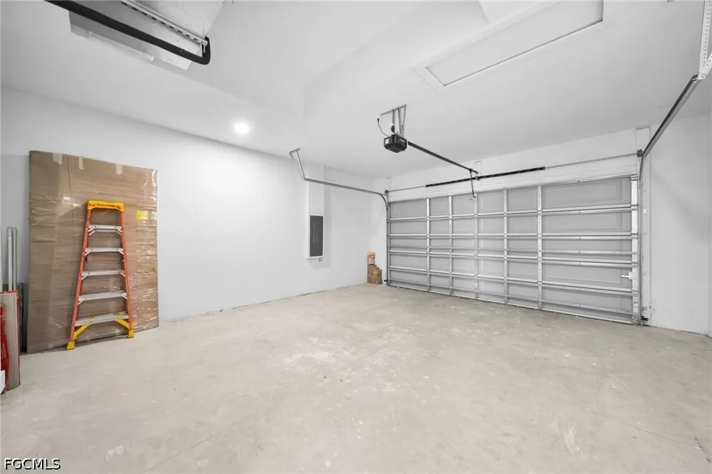 NE 9th Place Cape Coral, FL 33909