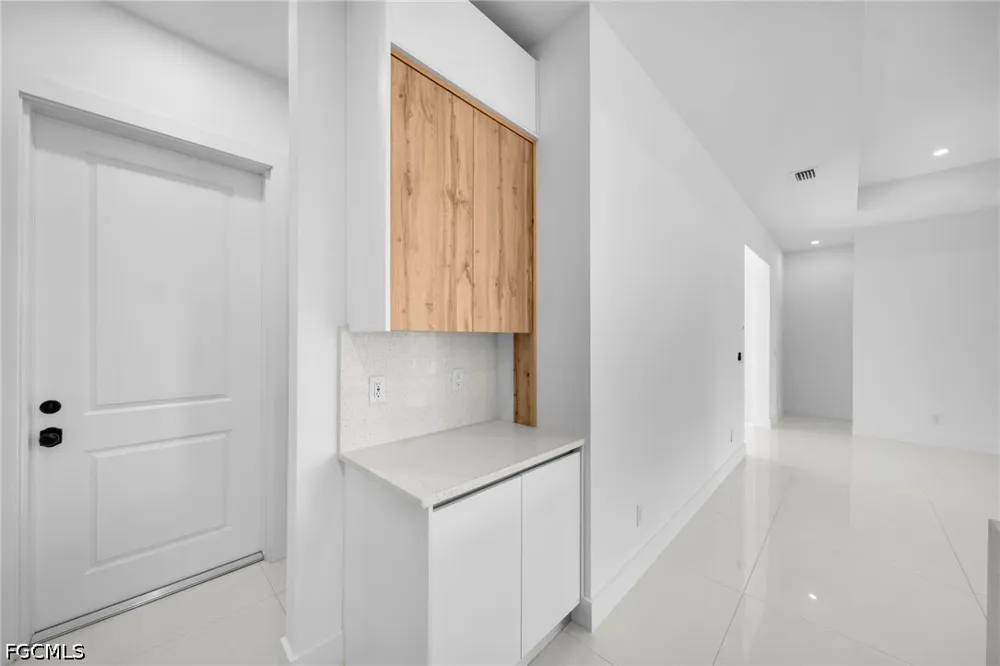NE 9th Place Cape Coral, FL 33909