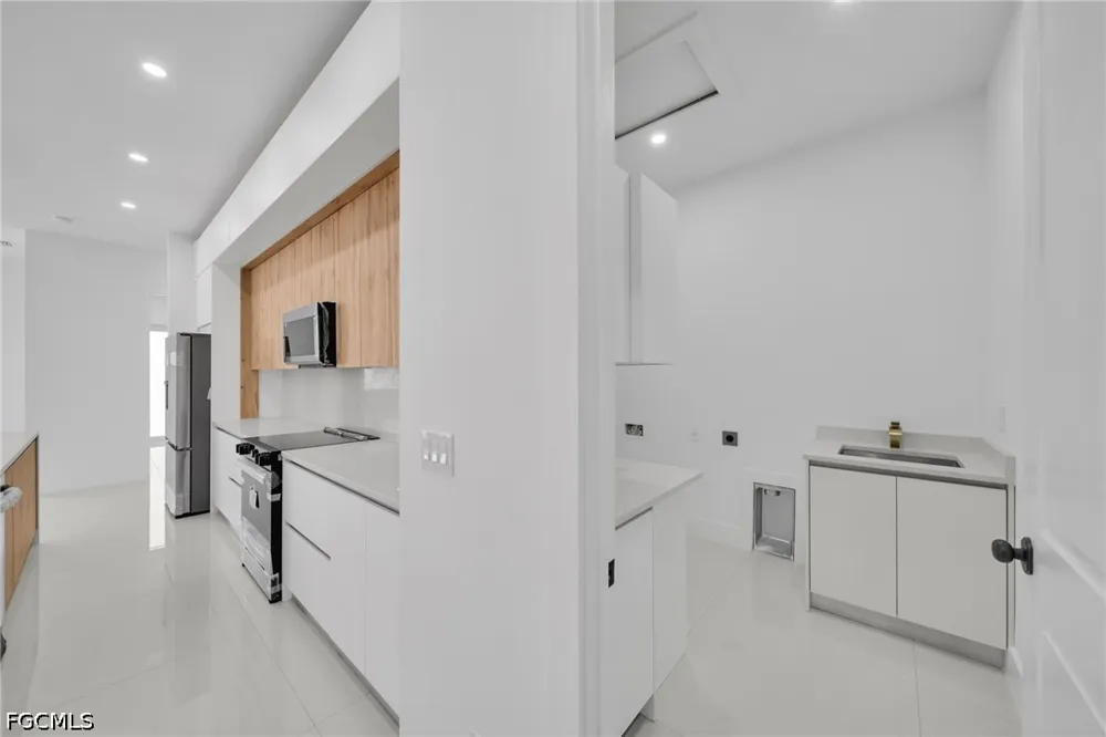 NE 9th Place Cape Coral, FL 33909