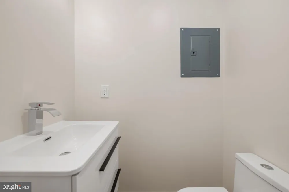 2907 16TH ROAD S #2907B Arlington, VA 22204