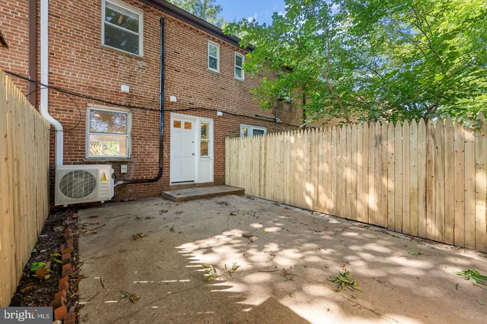 2907 16TH ROAD S #2907B Arlington, VA 22204