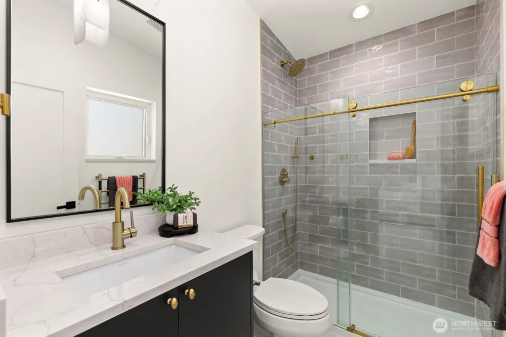 2533 NE 178th Street Lake Forest Park, WA 98155