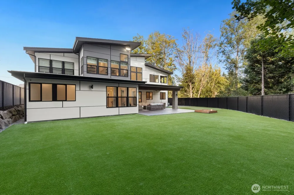 2533 NE 178th Street Lake Forest Park, WA 98155