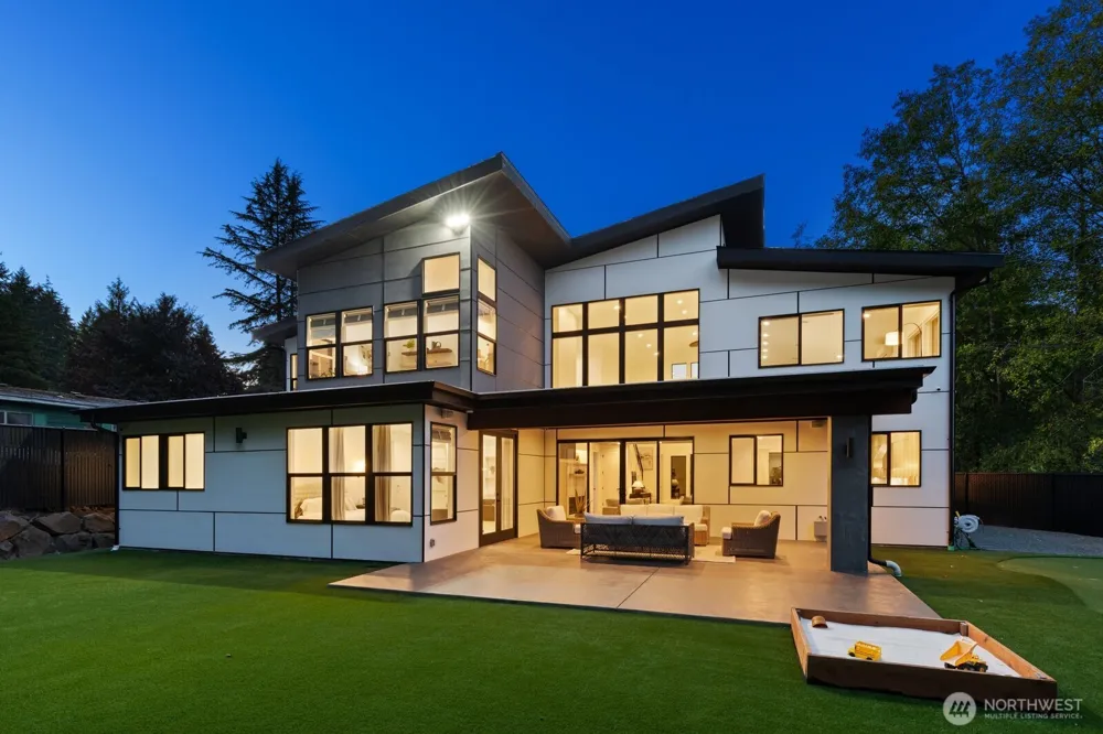 2533 NE 178th Street Lake Forest Park, WA 98155