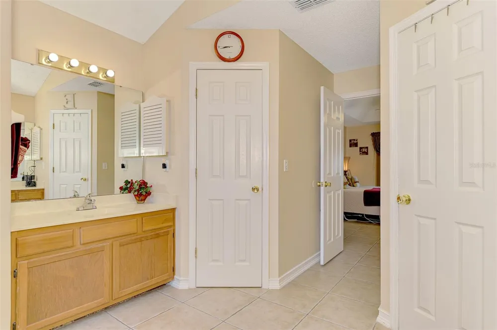 3911 77TH PLACE E Sarasota, FL 34243