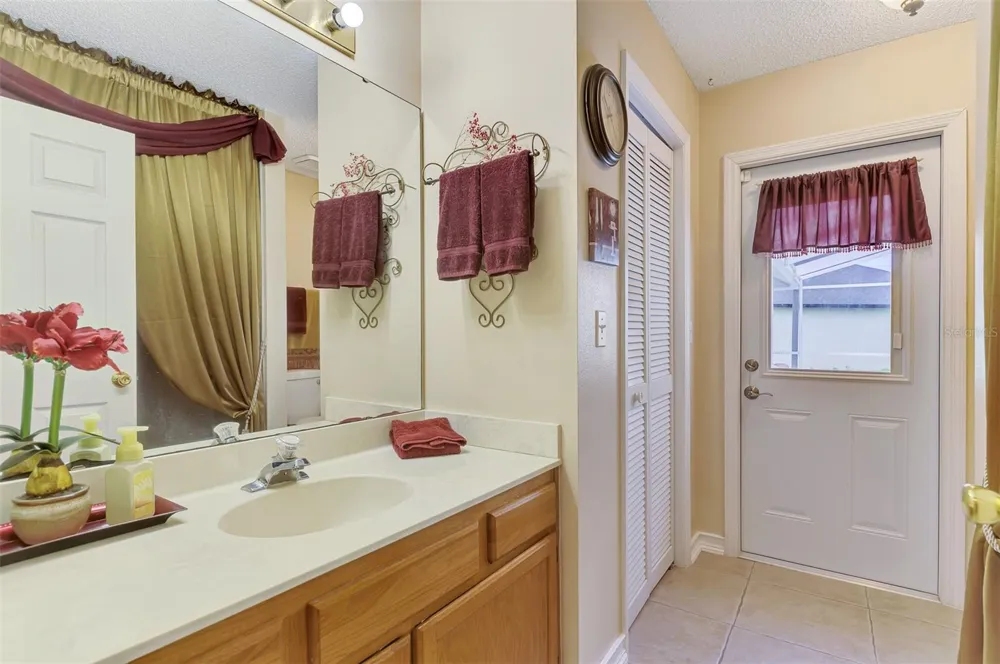 3911 77TH PLACE E Sarasota, FL 34243