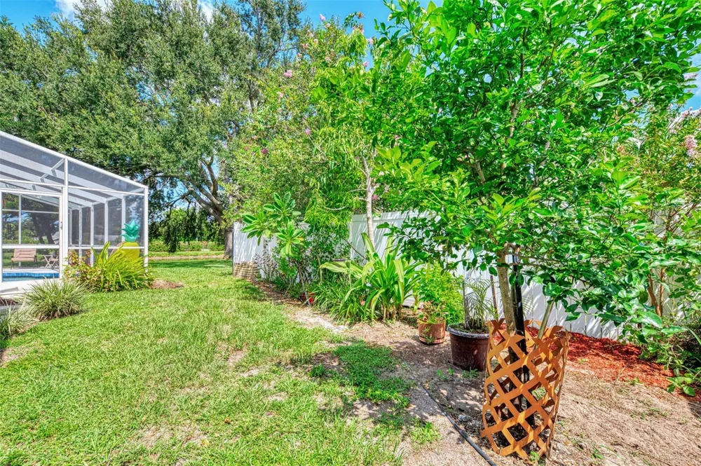 3911 77TH PLACE E Sarasota, FL 34243