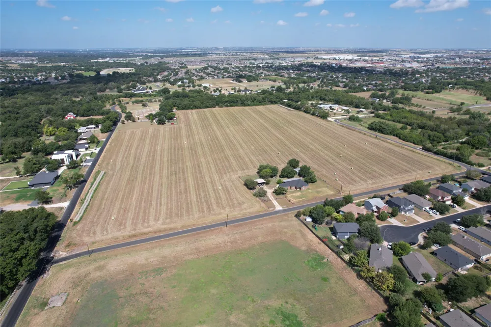 135 County Road 135 Road Hutto, TX 78634