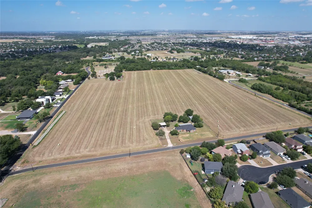 135 County Road 135 Road Hutto, TX 78634