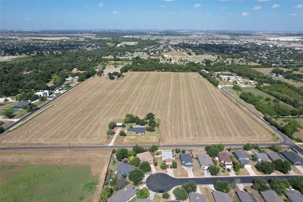 135 County Road 135 Road Hutto, TX 78634