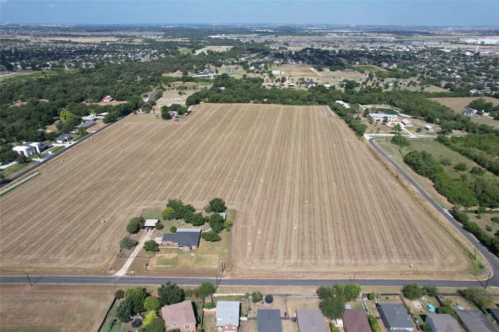 135 County Road 135 Road Hutto, TX 78634