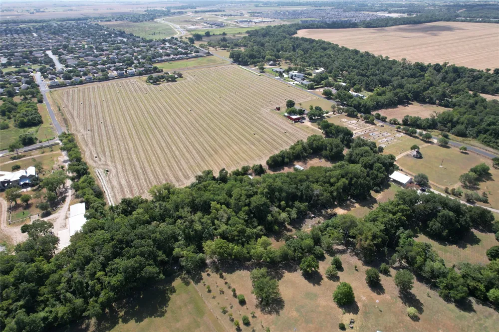 135 County Road 135 Road Hutto, TX 78634