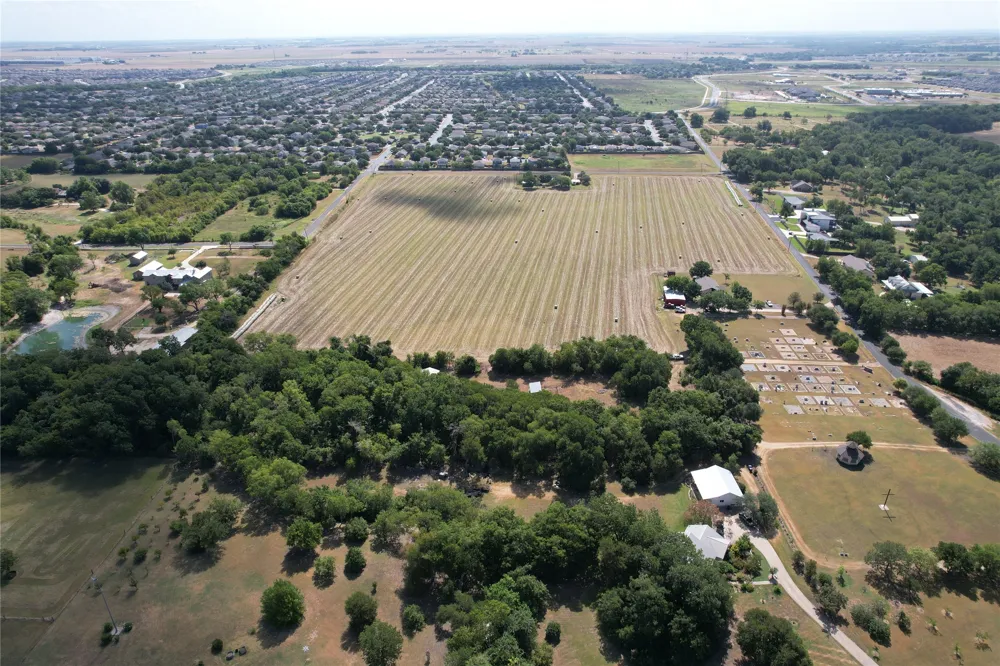 135 County Road 135 Road Hutto, TX 78634