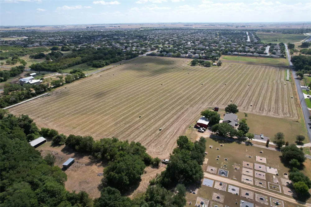 135 County Road 135 Road Hutto, TX 78634