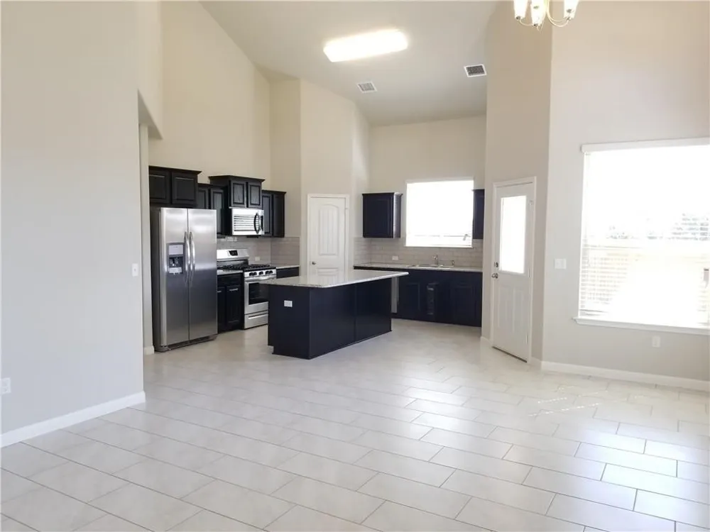 1024 Peregrine Way Leander, TX 78641