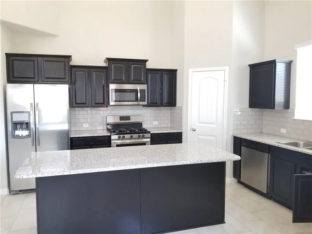 1024 Peregrine Way Leander, TX 78641