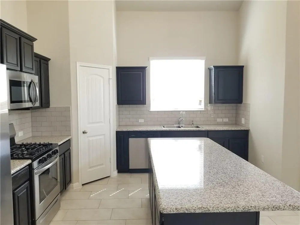 1024 Peregrine Way Leander, TX 78641