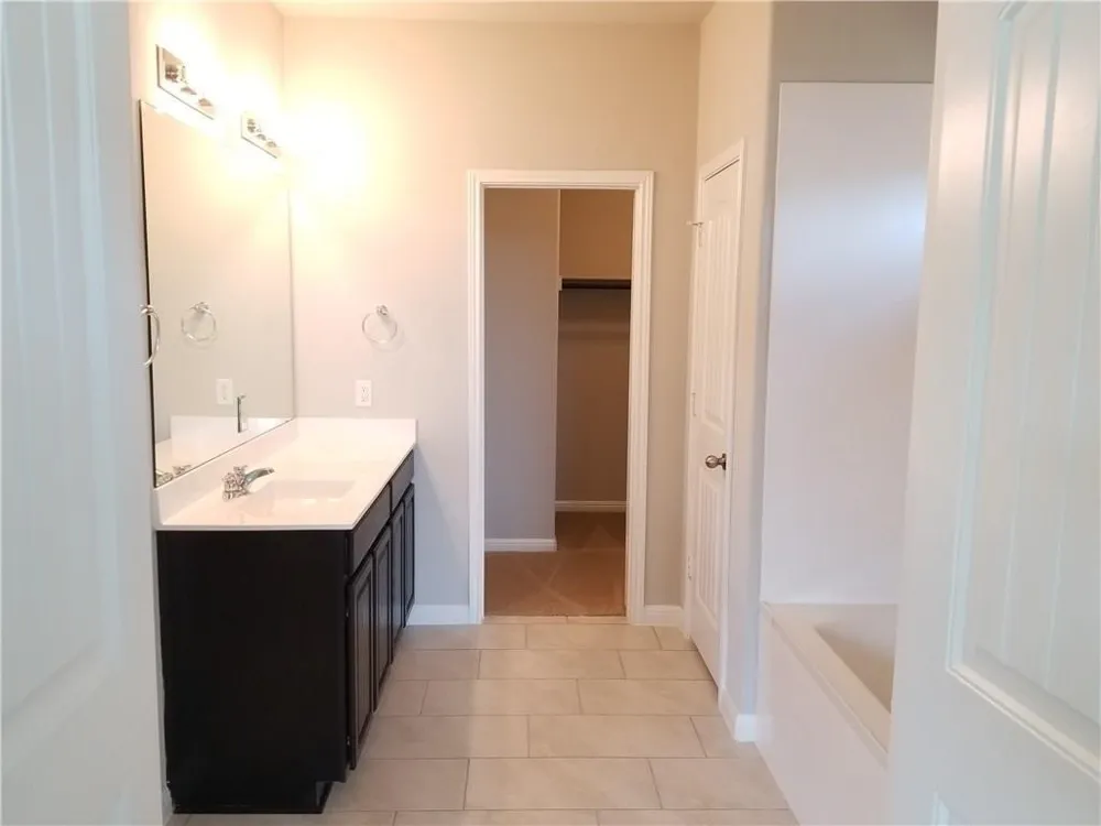 1024 Peregrine Way Leander, TX 78641