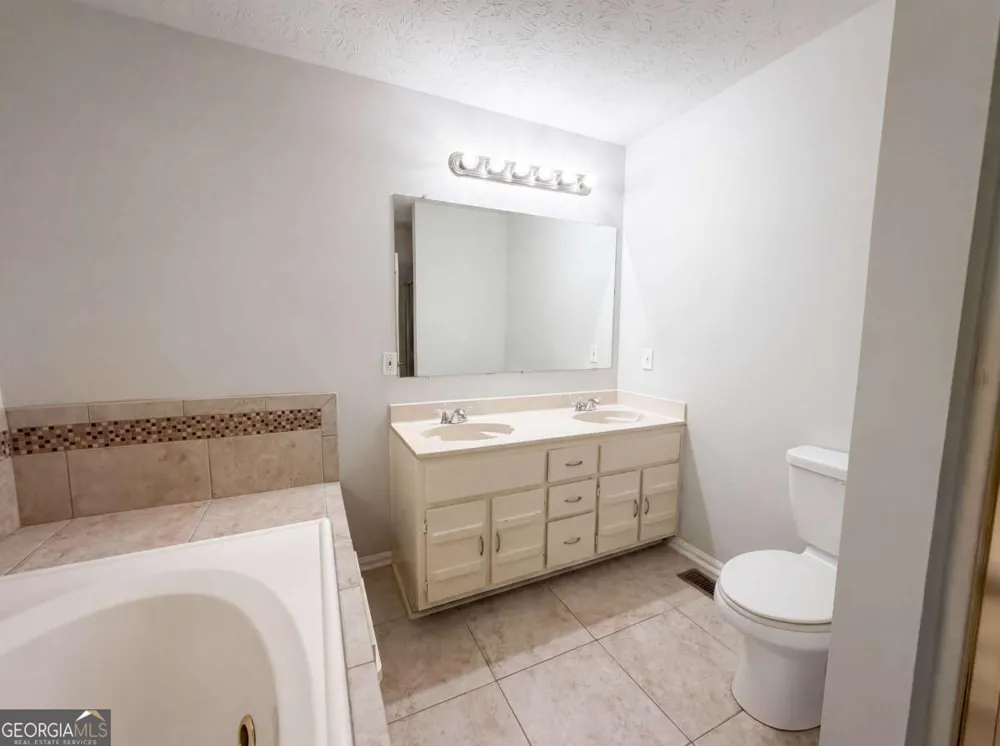 241 Daniel RD Villa Rica, GA 30180