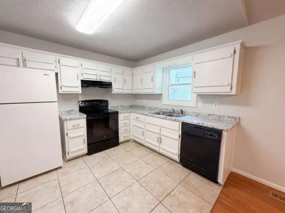 241 Daniel RD Villa Rica, GA 30180