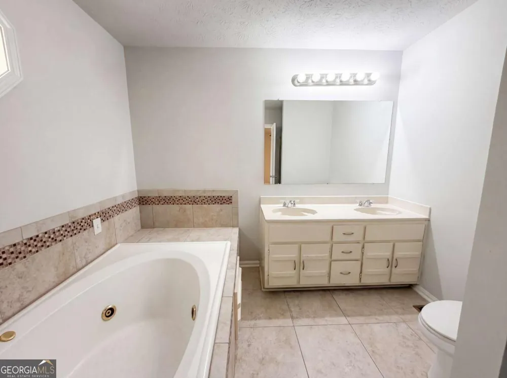 241 Daniel RD Villa Rica, GA 30180