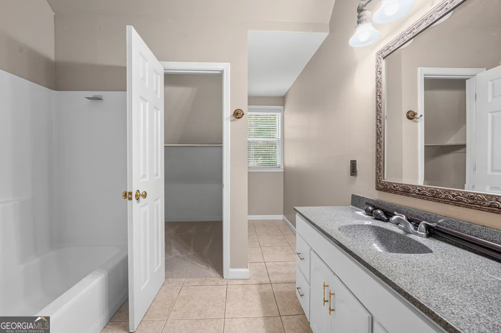 421 Creekside DR Gray, GA 31032