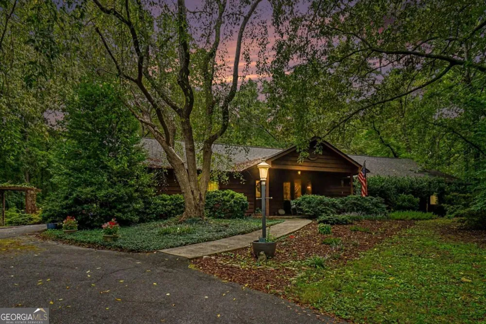 25 Woodall RD SE White, GA 30184