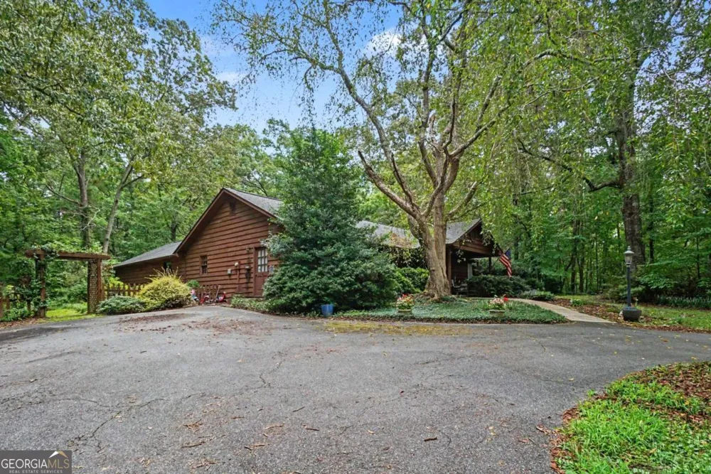 25 Woodall RD SE White, GA 30184