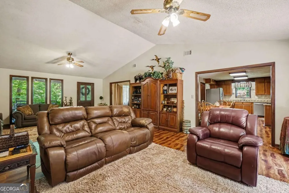 25 Woodall RD SE White, GA 30184