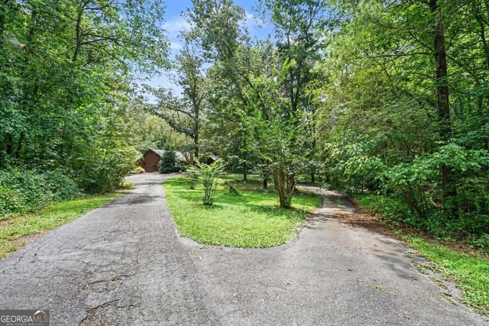 25 Woodall RD SE White, GA 30184