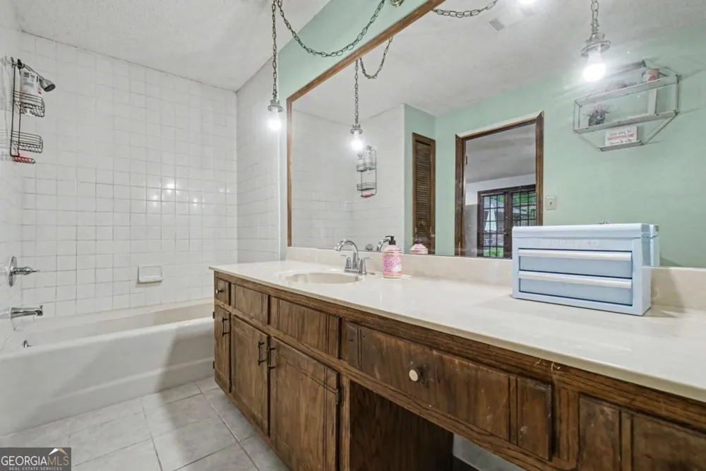 25 Woodall RD SE White, GA 30184