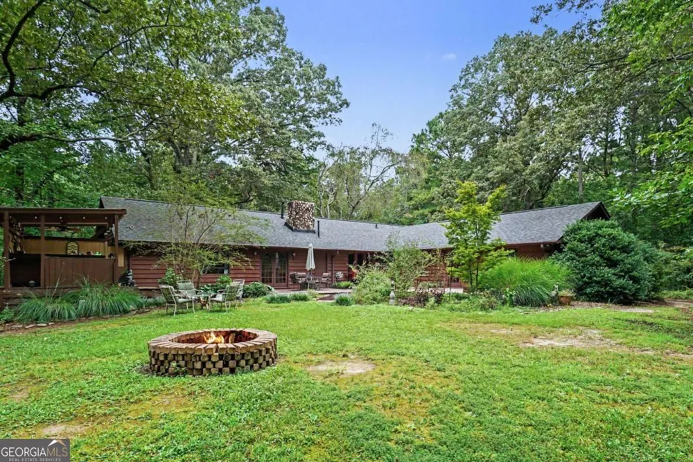 25 Woodall RD SE White, GA 30184
