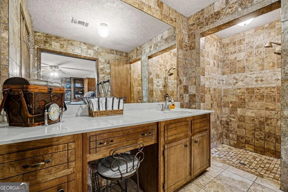 25 Woodall RD SE White, GA 30184