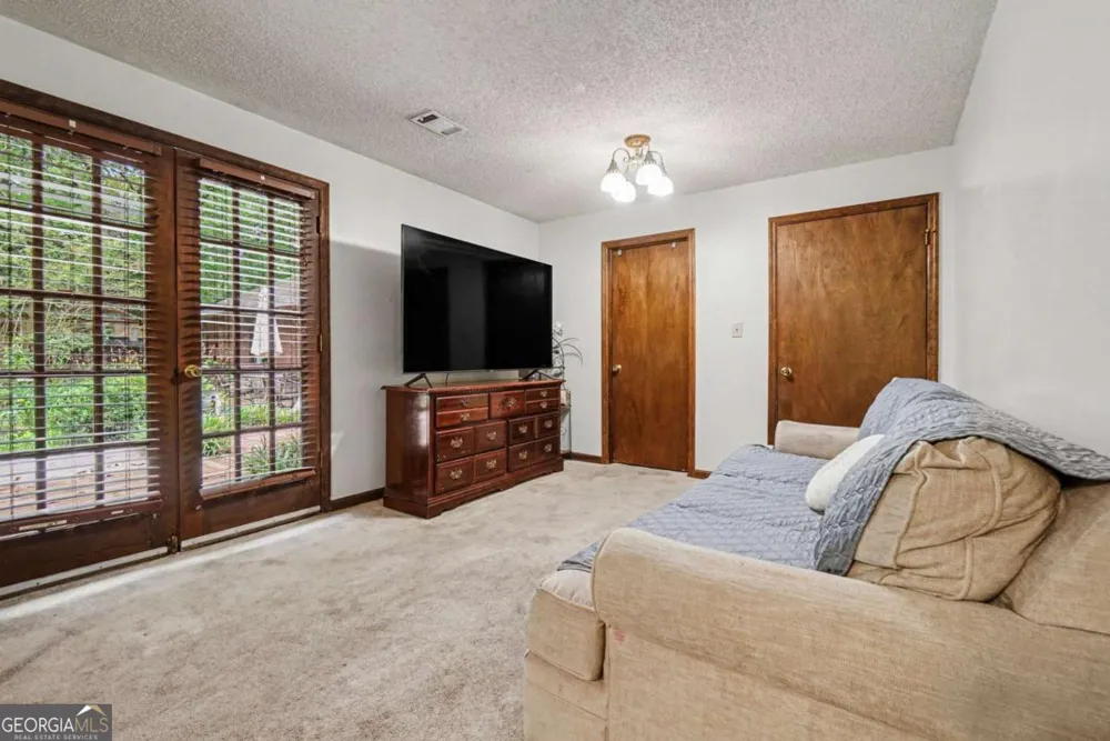 25 Woodall RD SE White, GA 30184