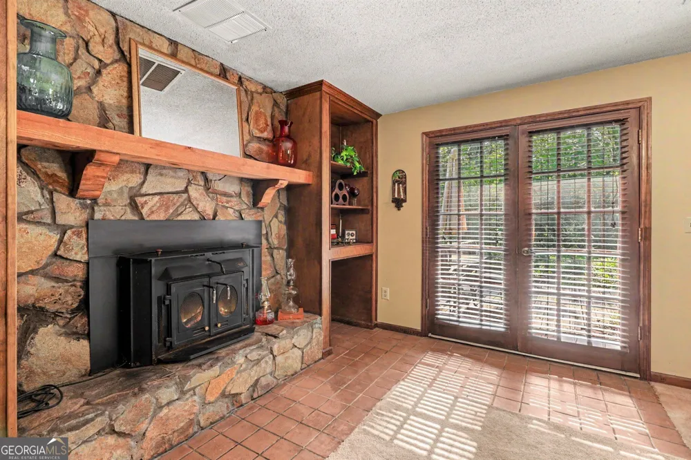 25 Woodall RD SE White, GA 30184
