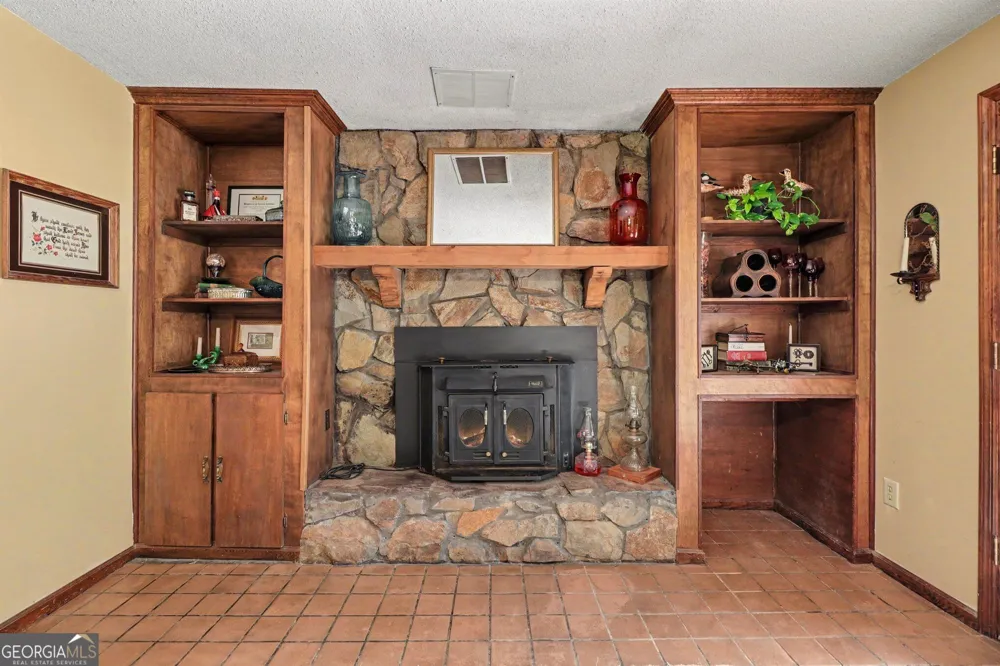 25 Woodall RD SE White, GA 30184