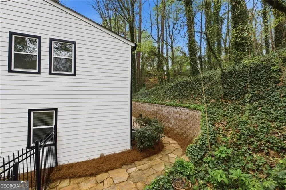 7170 Riverside DR NW Atlanta, GA 30328