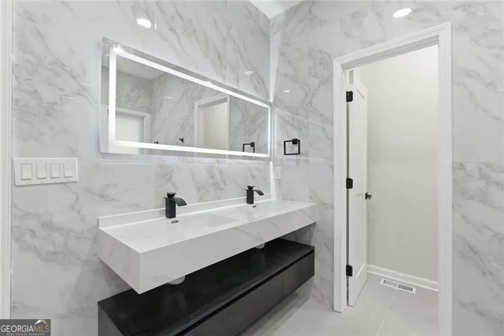7170 Riverside DR NW Atlanta, GA 30328
