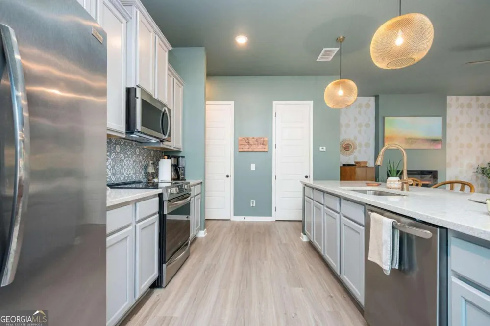 645 Everett LN Woodstock, GA 30188