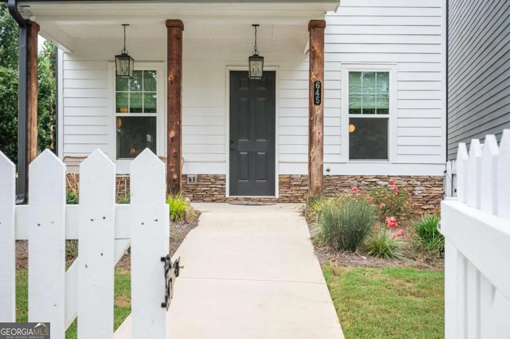645 Everett LN Woodstock, GA 30188