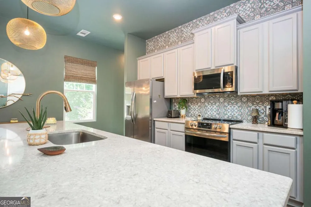 645 Everett LN Woodstock, GA 30188