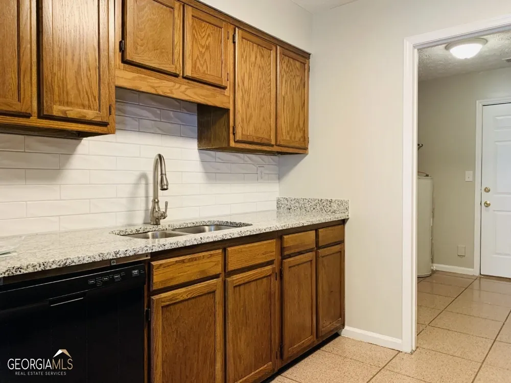 140 Pine TER Palmetto, GA 30268