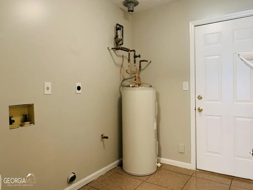 140 Pine TER Palmetto, GA 30268