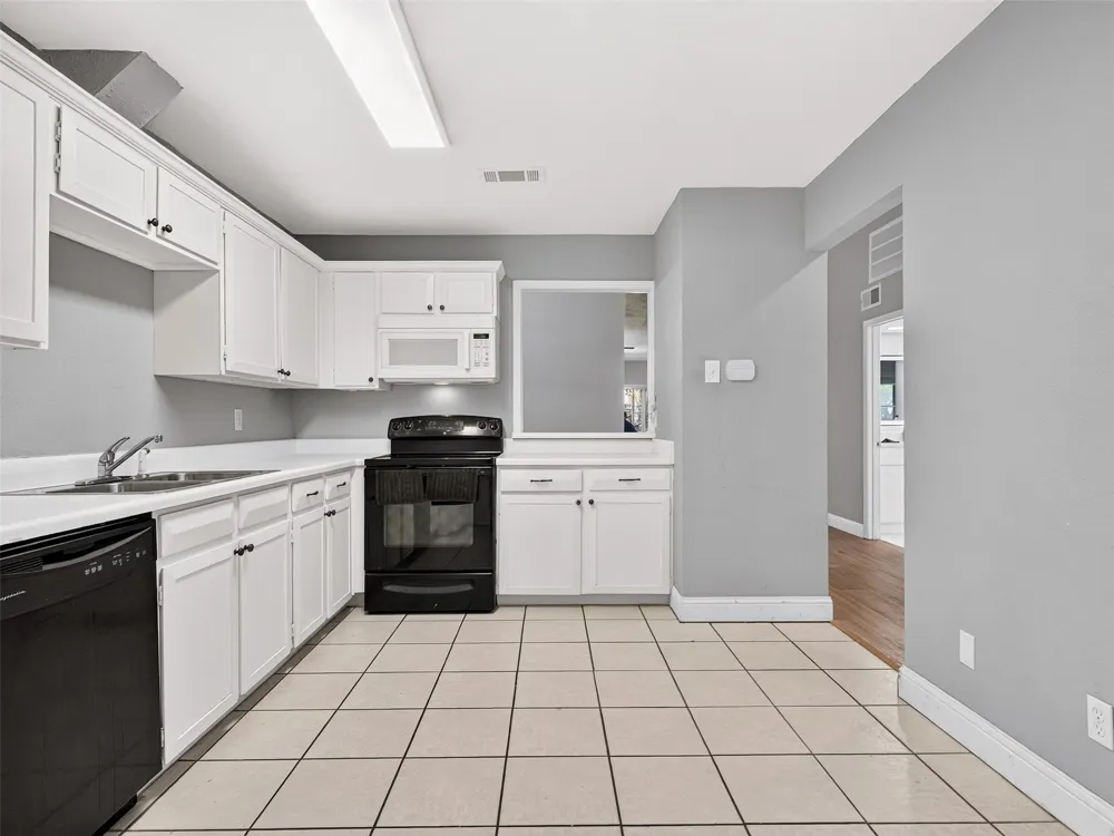 817 Pebble Beach Drive Garland, TX 75043