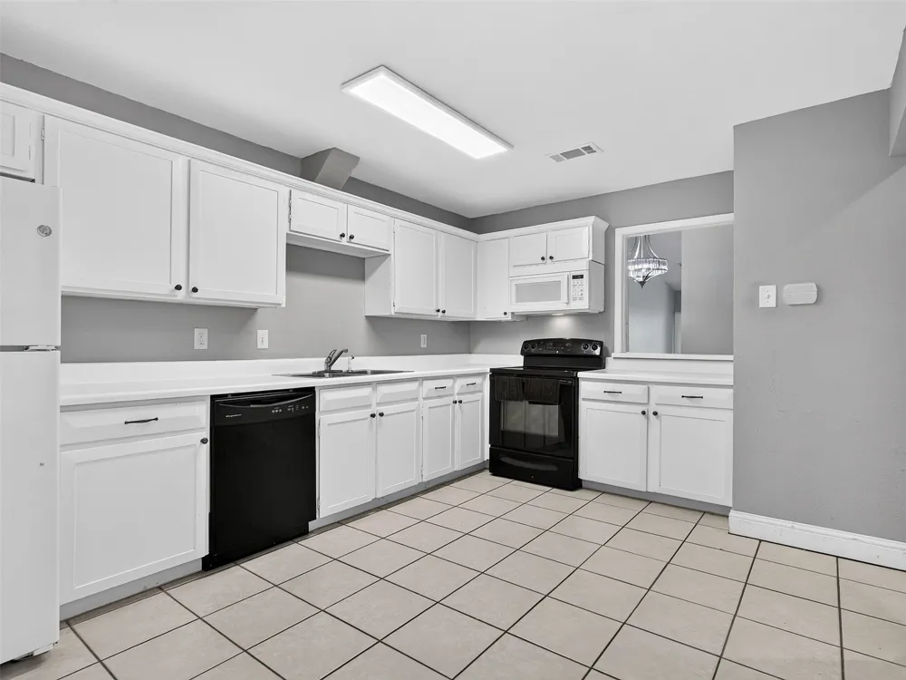 817 Pebble Beach Drive Garland, TX 75043
