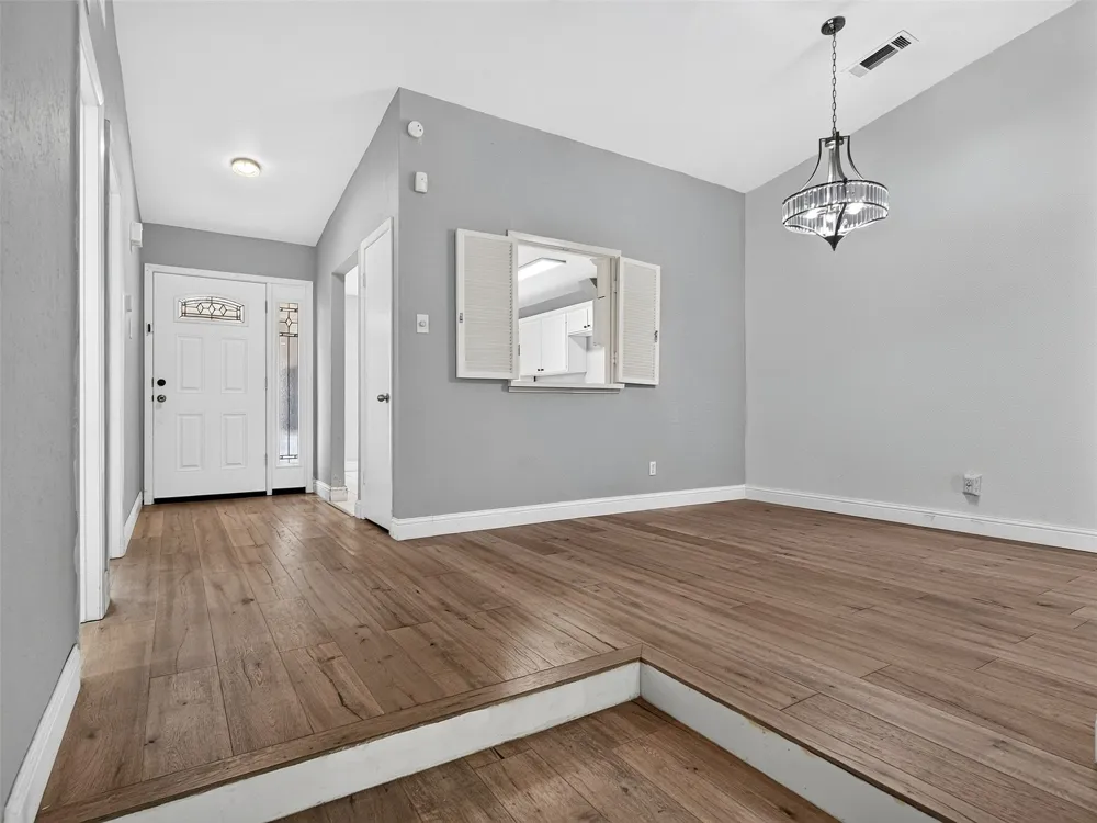 817 Pebble Beach Drive Garland, TX 75043