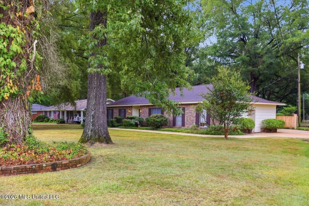 144 Colonial Circle Jackson, MS 39211